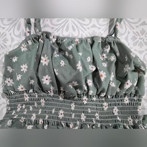 🌼Jumpsuit – Green Daisy Print Size Medium - Picture 14 of 16